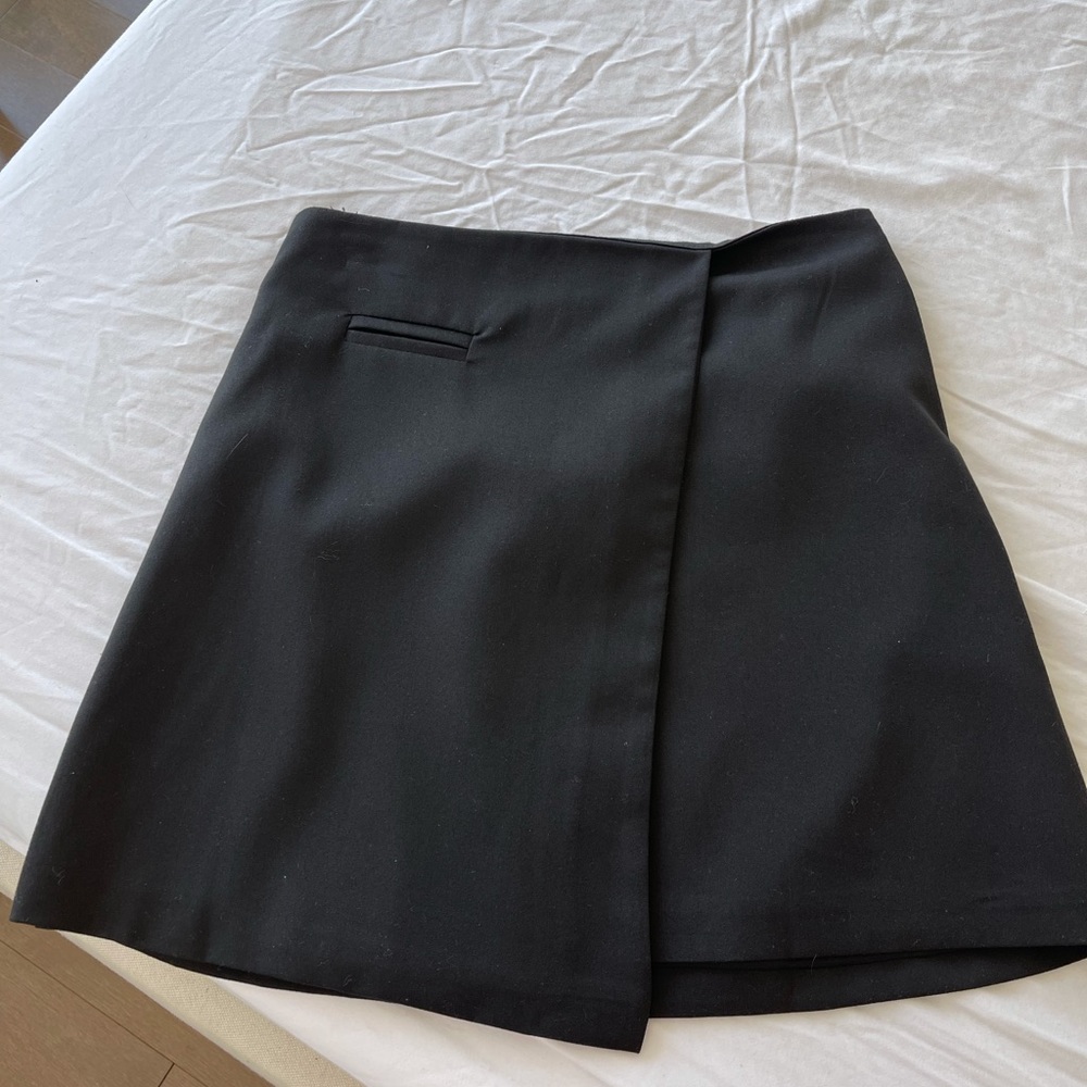 Black mini skirt size S